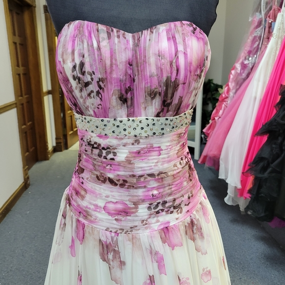 CIRE PINK/WHITE FLOWY DRESS - Picture 3 of 9